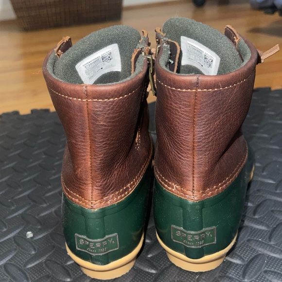 Woman’s Sperry Duck Boots - Picture 6 of 8